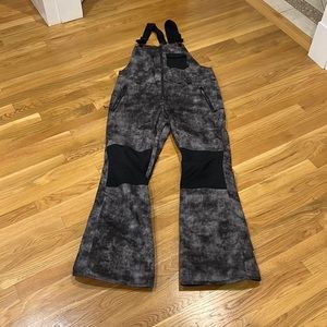 Women’s volcom bib